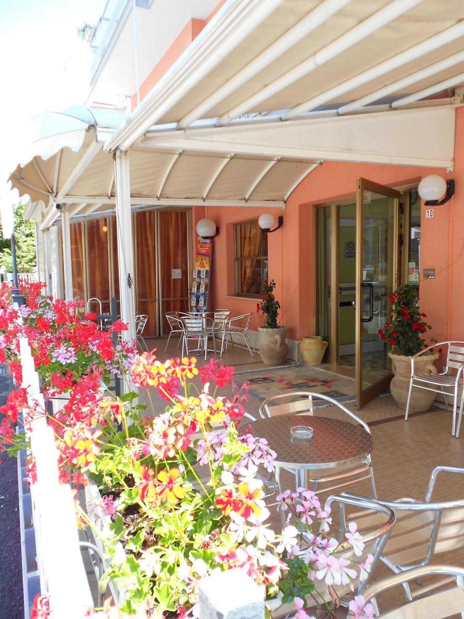 Hotel Ottavia Rimini Exteriör bild