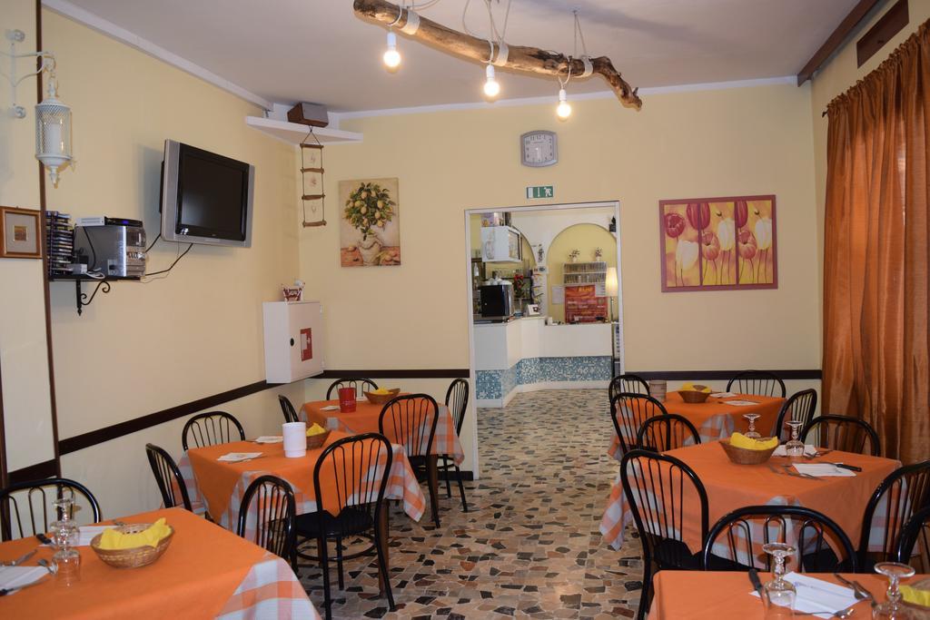 Hotel Ottavia Rimini Exteriör bild