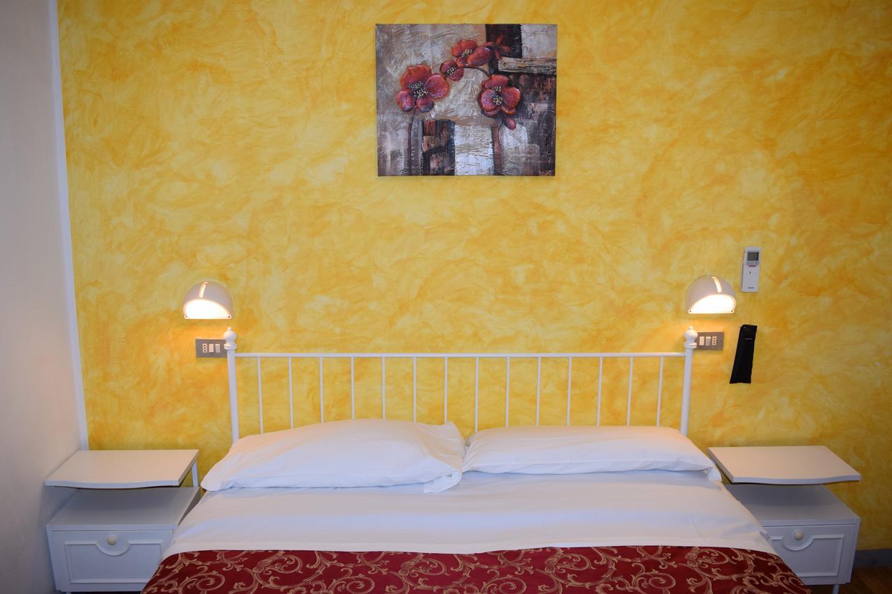 Hotel Ottavia Rimini Exteriör bild