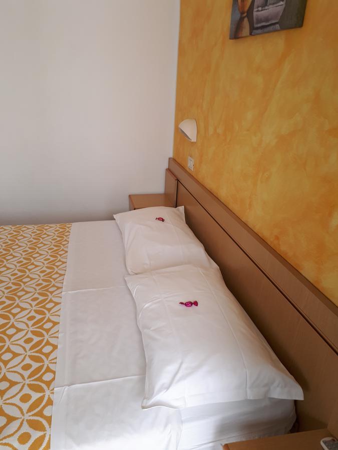 Hotel Ottavia Rimini Exteriör bild